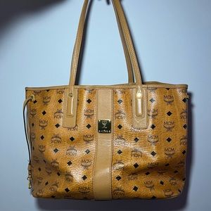 MCM- Liz Reversible Medium Tote| Smaller bag included